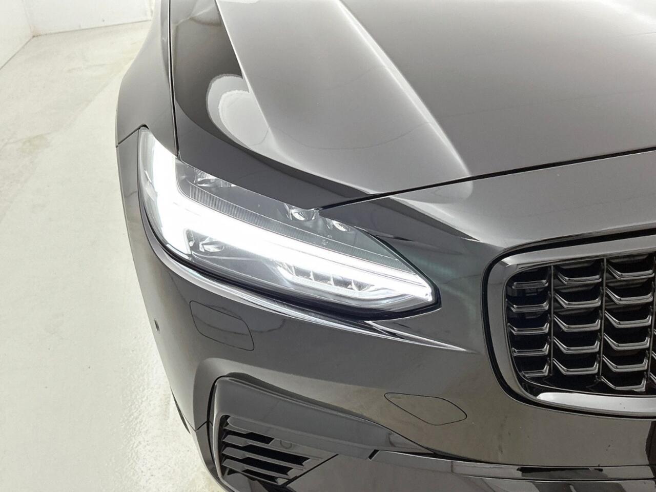 Volvo V90 T8 Ultra Dark Recharge Plug-In Hybrid AWD