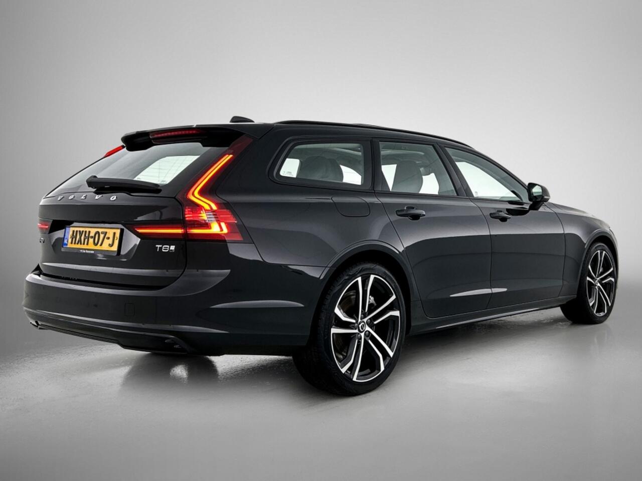 Volvo V90 T8 Ultra Dark Recharge Plug-In Hybrid AWD