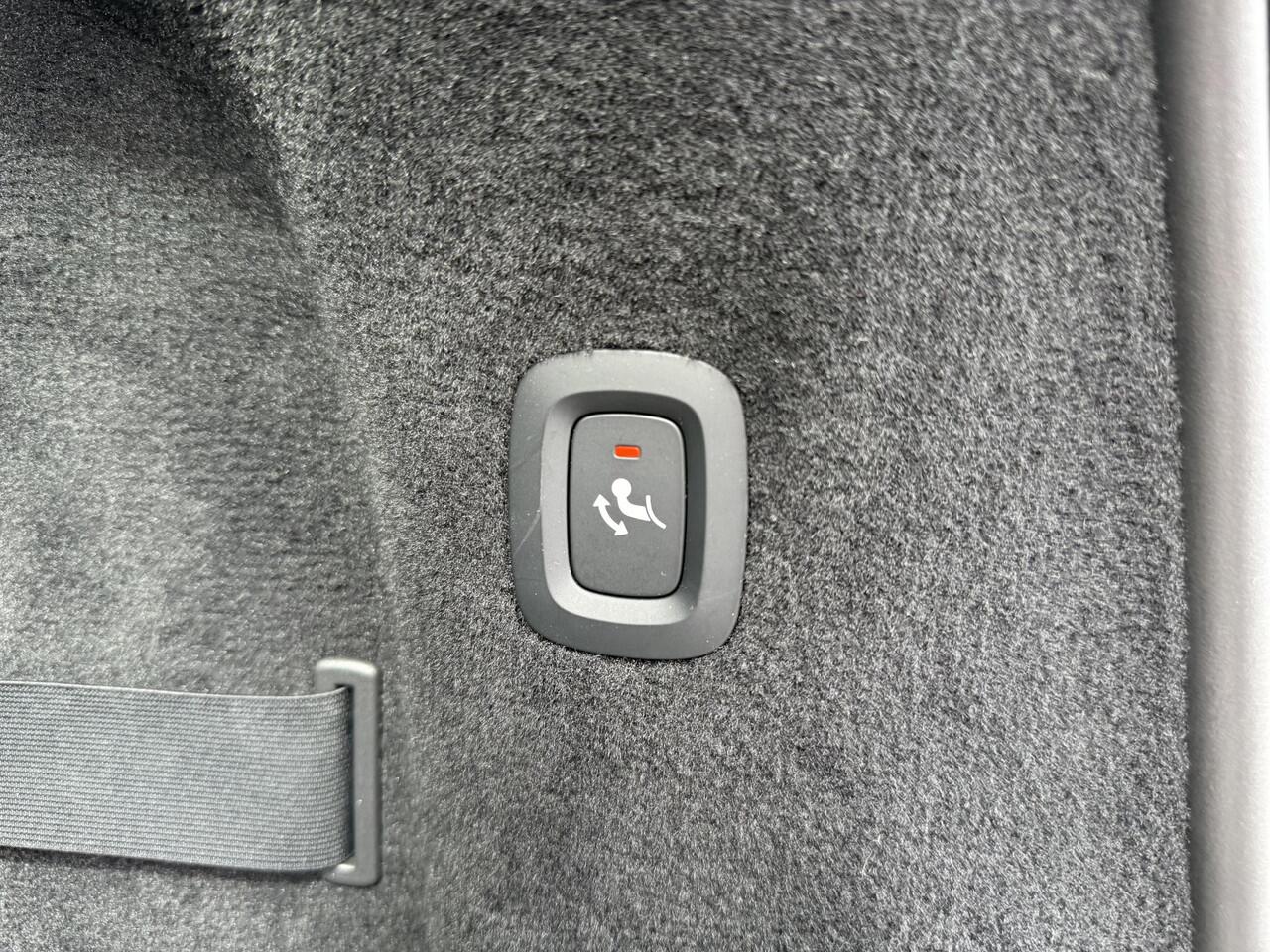 Volvo V90 2.0 T8 Plug-in hybrid AWD Ultra Dark | Gelaagd glas | Trekhaak | Luchtvering | Bowers & Wilkins | Massage | Stoel Koeling | 360° Camera | Adaptieve cruise | Stoel/stuur verwarming |