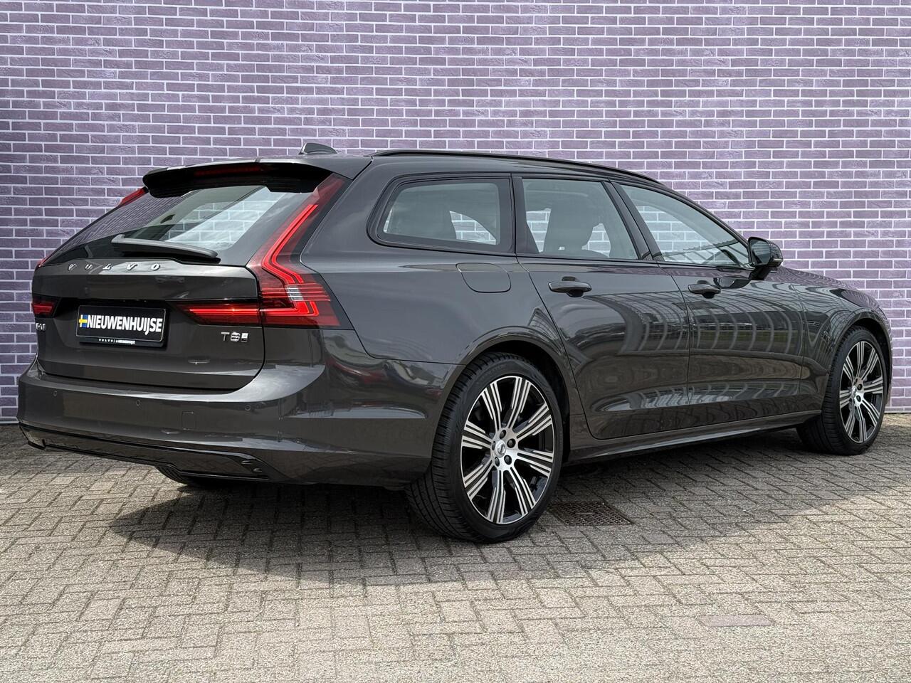 Volvo V90 2.0 T8 Plug-in hybrid AWD Ultra Dark | Gelaagd glas | Trekhaak | Luchtvering | Bowers & Wilkins | Massage | Stoel Koeling | 360° Camera | Adaptieve cruise | Stoel/stuur verwarming |