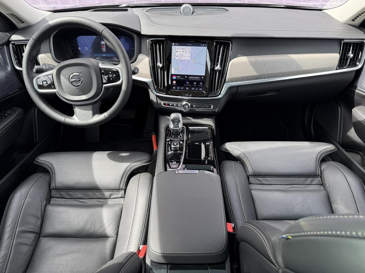 Volvo V90 2.0 T8 Plug-in hybrid AWD Ultra Dark | Gelaagd glas | Trekhaak | Luchtvering | Bowers & Wilkins | Massage | Stoel Koeling | 360° Camera | Adaptieve cruise | Stoel/stuur verwarming |