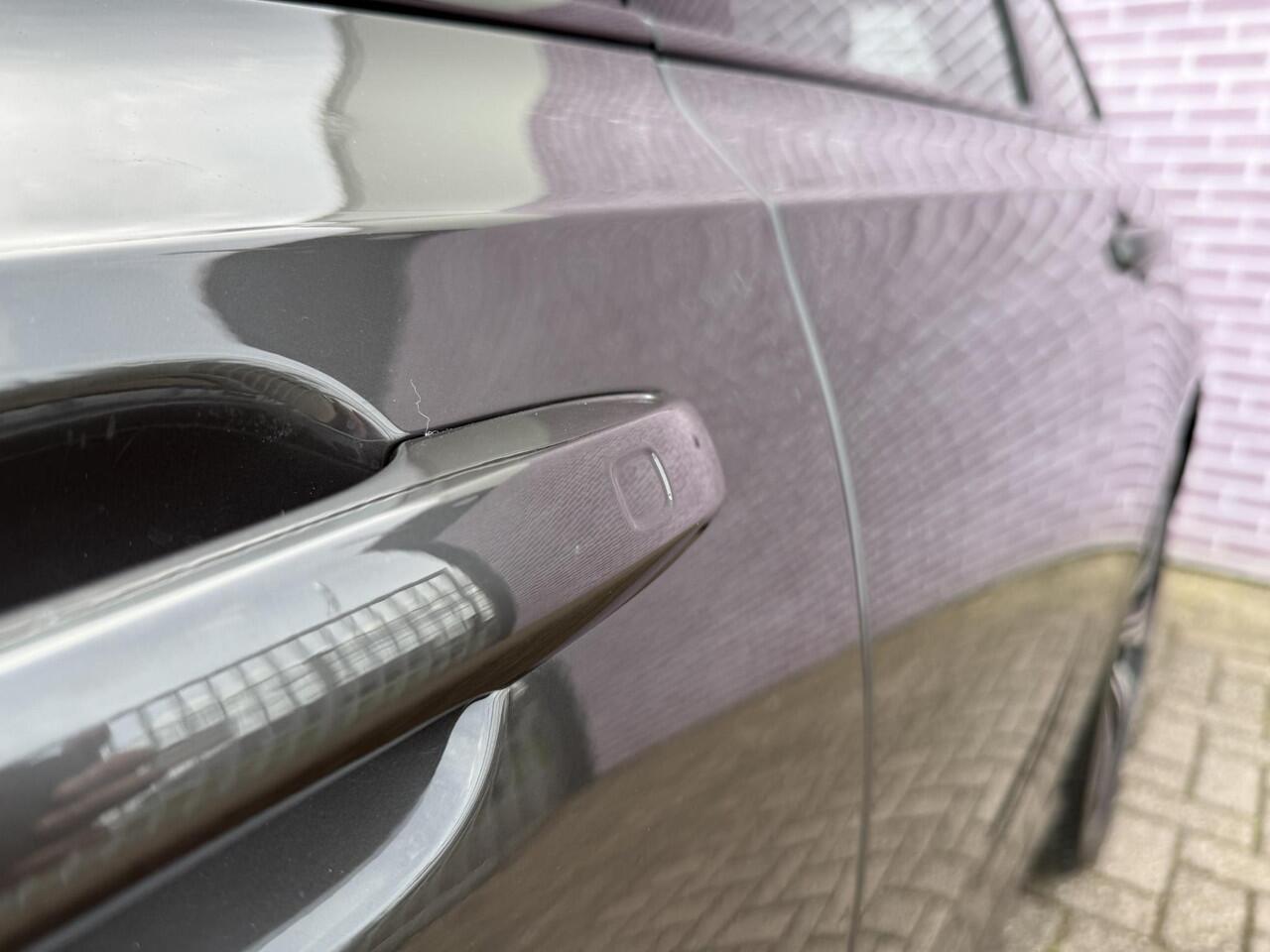 Volvo V90 2.0 T8 Plug-in hybrid AWD Ultra Dark | Gelaagd glas | Trekhaak | Luchtvering | Bowers & Wilkins | Massage | Stoel Koeling | 360° Camera | Adaptieve cruise | Stoel/stuur verwarming |