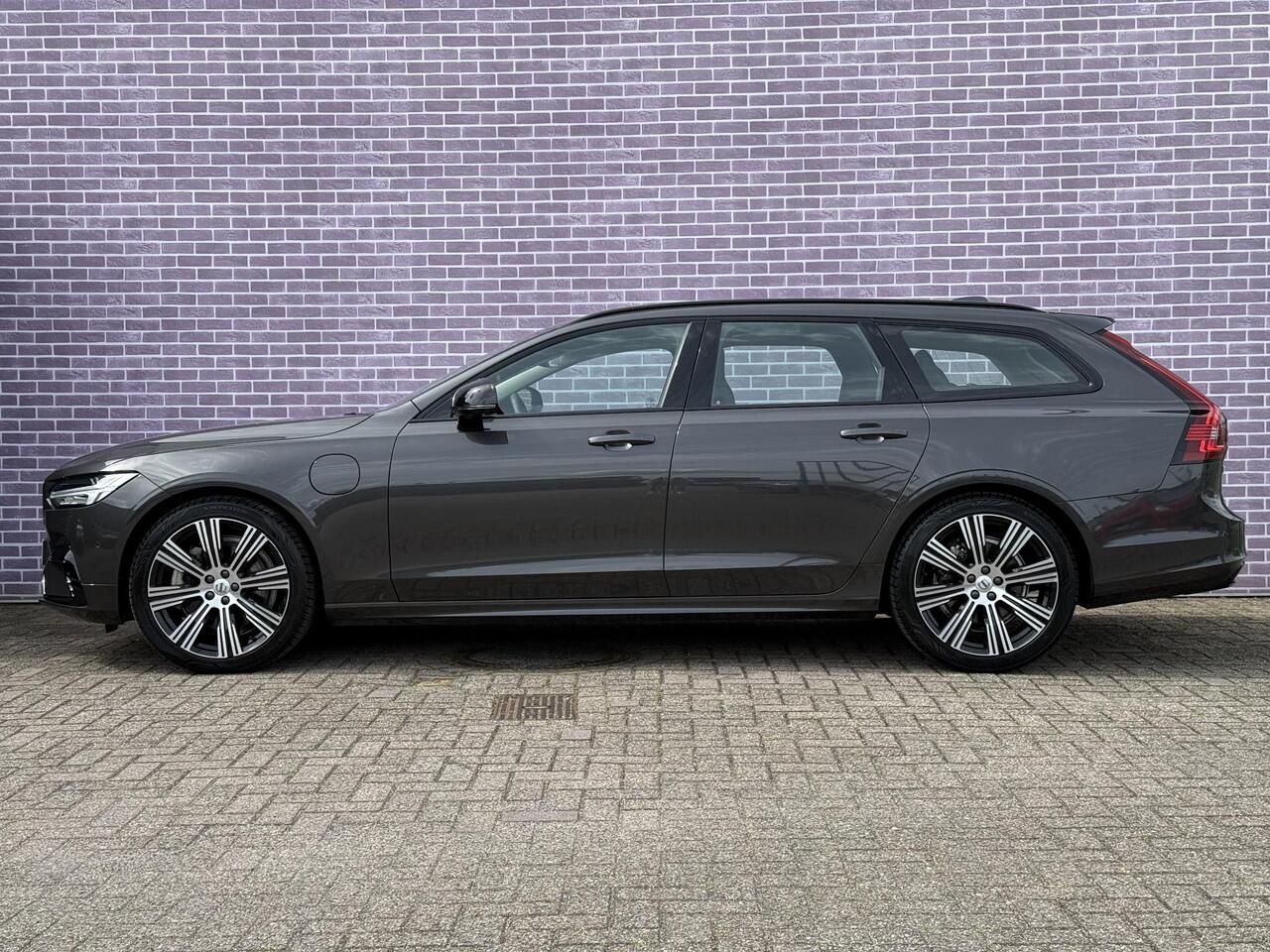 Volvo V90 2.0 T8 Plug-in hybrid AWD Ultra Dark | Gelaagd glas | Trekhaak | Luchtvering | Bowers & Wilkins | Massage | Stoel Koeling | 360° Camera | Adaptieve cruise | Stoel/stuur verwarming |