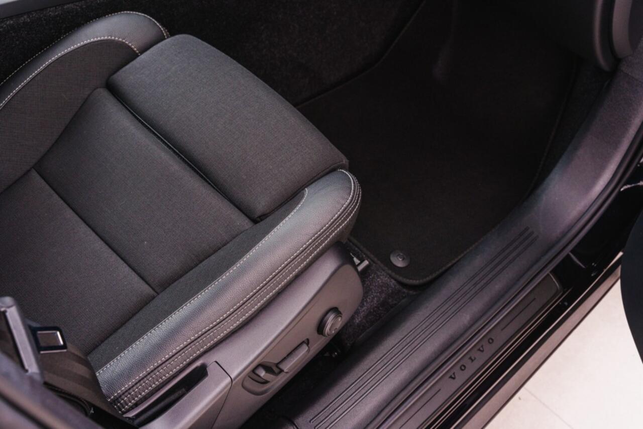 Volvo XC40 T4 Momentum, Business Pack, Intellisafe Pro Line