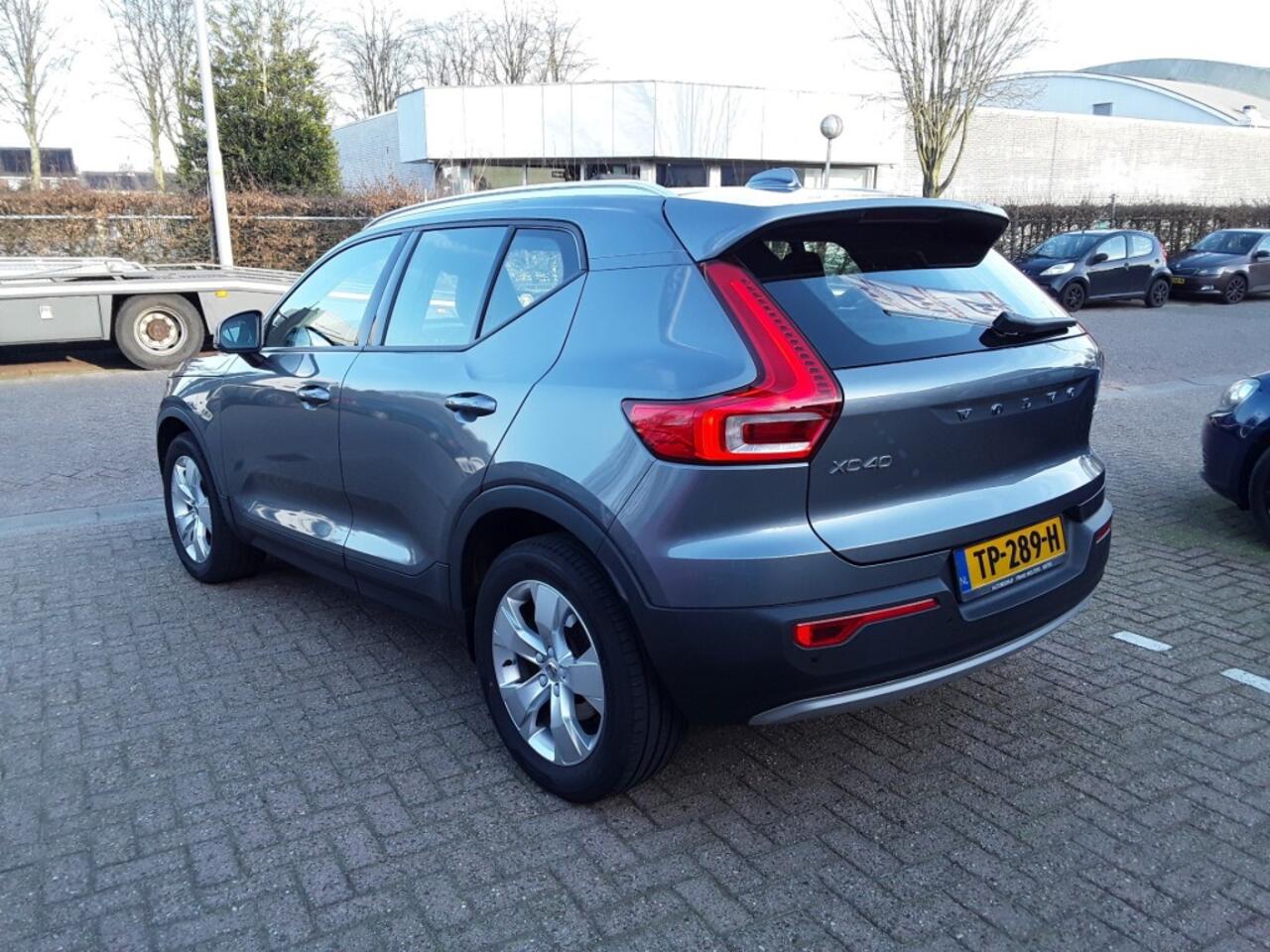 Volvo XC40 2.0 T4 MOMENTUM 191 PK / TREKHAAK
