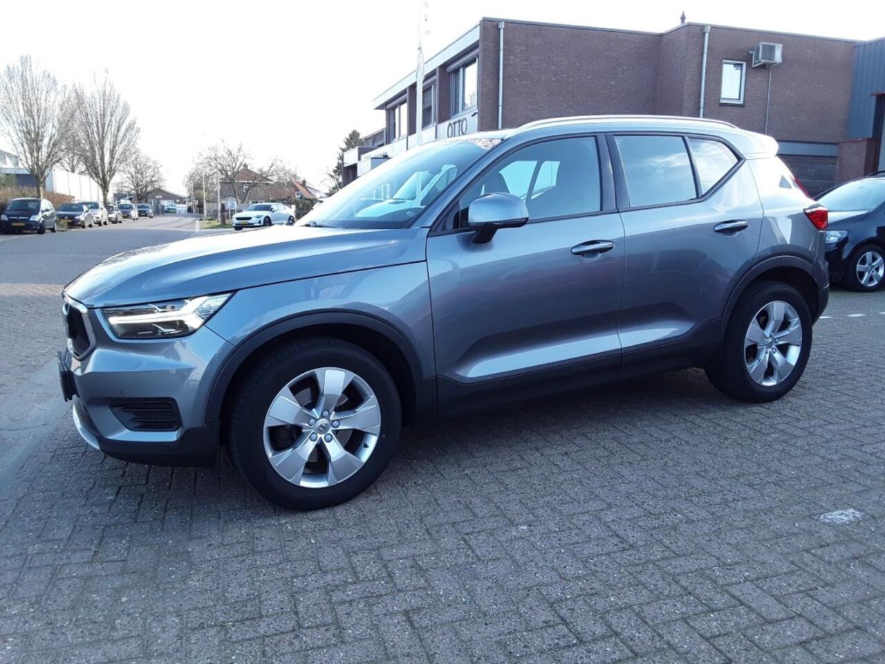 Volvo XC40 2.0 T4 MOMENTUM 191 PK / TREKHAAK