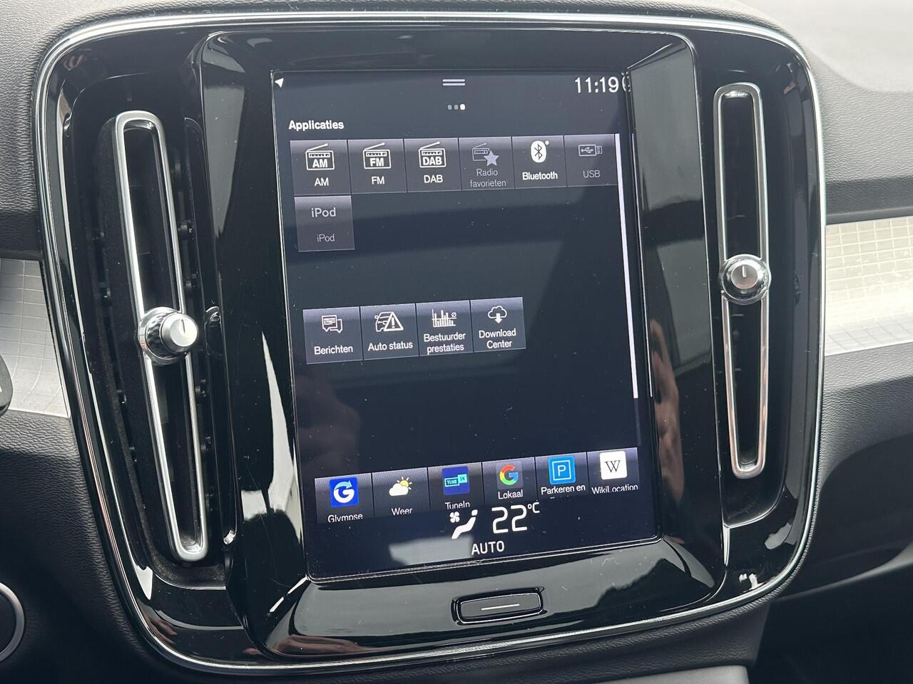 Volvo XC40 1.5 T3 Momentum Business Pack Connect/ schuifdak/ trekhaak/ park assist camera