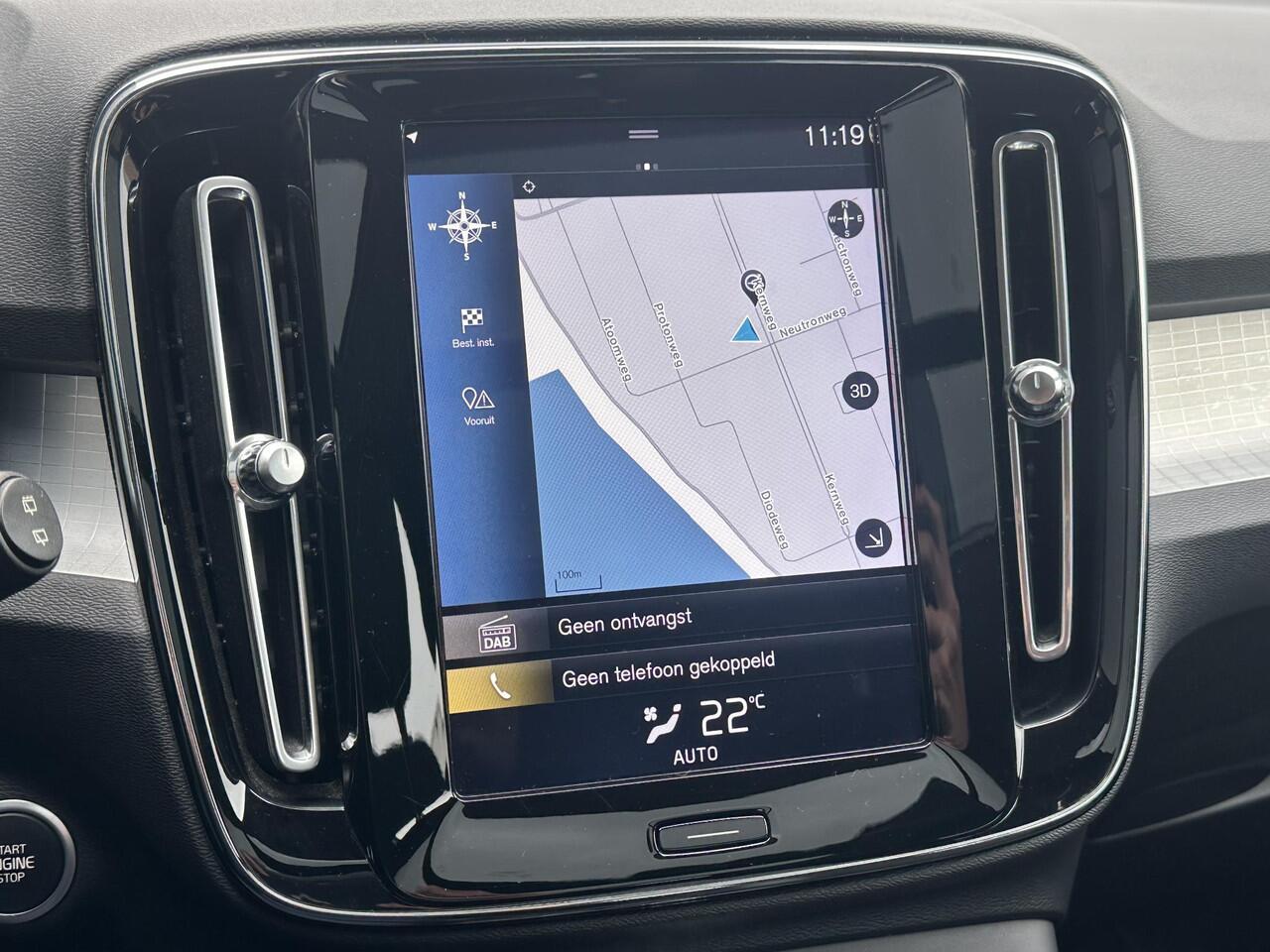 Volvo XC40 1.5 T3 Momentum Business Pack Connect/ schuifdak/ trekhaak/ park assist camera