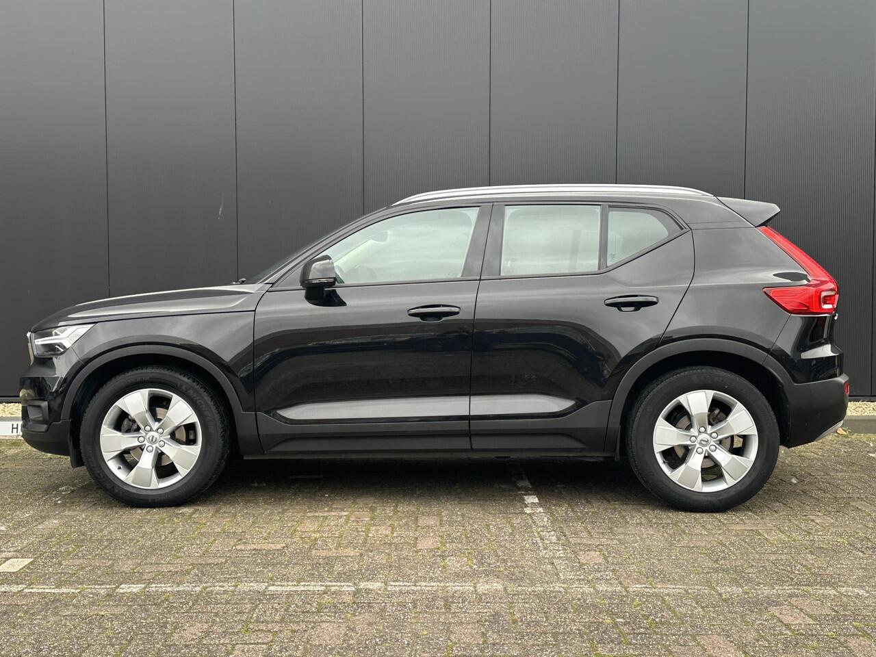 Volvo XC40 1.5 T3 Momentum Business Pack Connect/ schuifdak/ trekhaak/ park assist camera