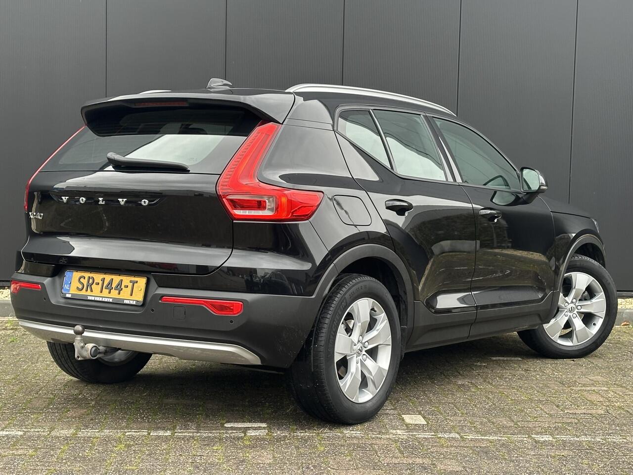 Volvo XC40 1.5 T3 Momentum Business Pack Connect/ schuifdak/ trekhaak/ park assist camera