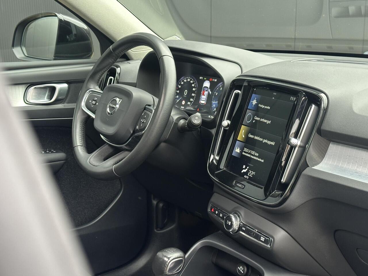 Volvo XC40 1.5 T3 Momentum Business Pack Connect/ schuifdak/ trekhaak/ park assist camera