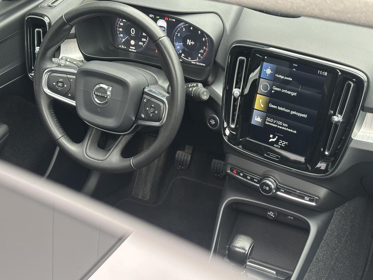 Volvo XC40 1.5 T3 Momentum Business Pack Connect/ schuifdak/ trekhaak/ park assist camera