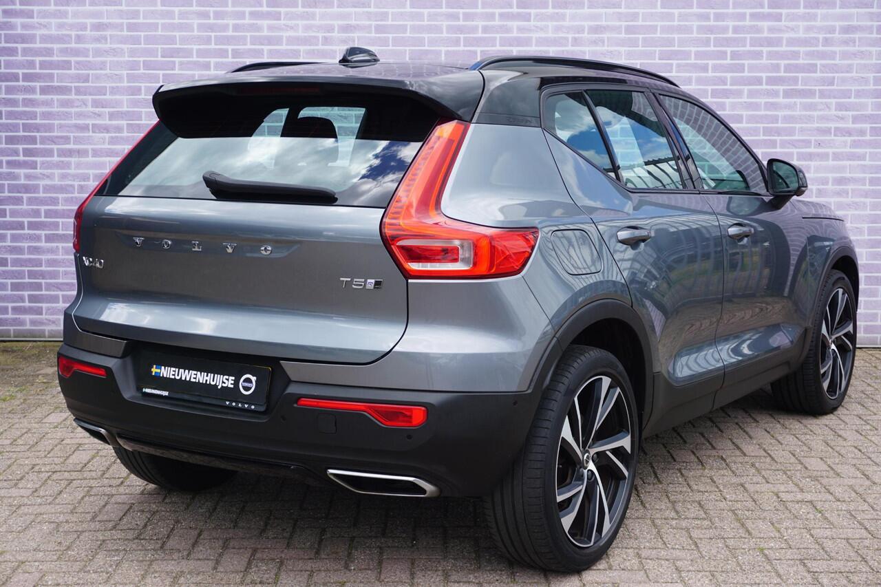 Volvo XC40 2.0 T5 AWD R-Design Intro Edition | 2100KG TREKGEWICHT | Trekhaak | Schuif/kantel panoramadak | BLIS | Keyless entry/start | Volvo on Call | Parkeercamera | Stoelverwarming | Adaptieve cruise control |