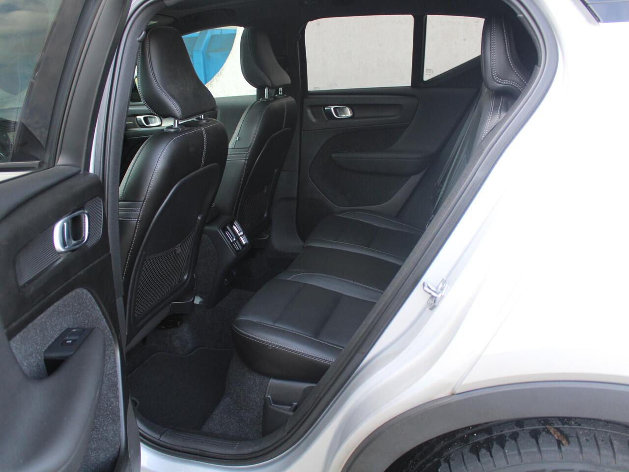 Volvo XC40 2.0 T5 AWD R-Design Intro Edition | ELEKTRISCH SCHUIFDAK | LEDEREN BEKLEDING | 2100 KG TREKGEWICHT |