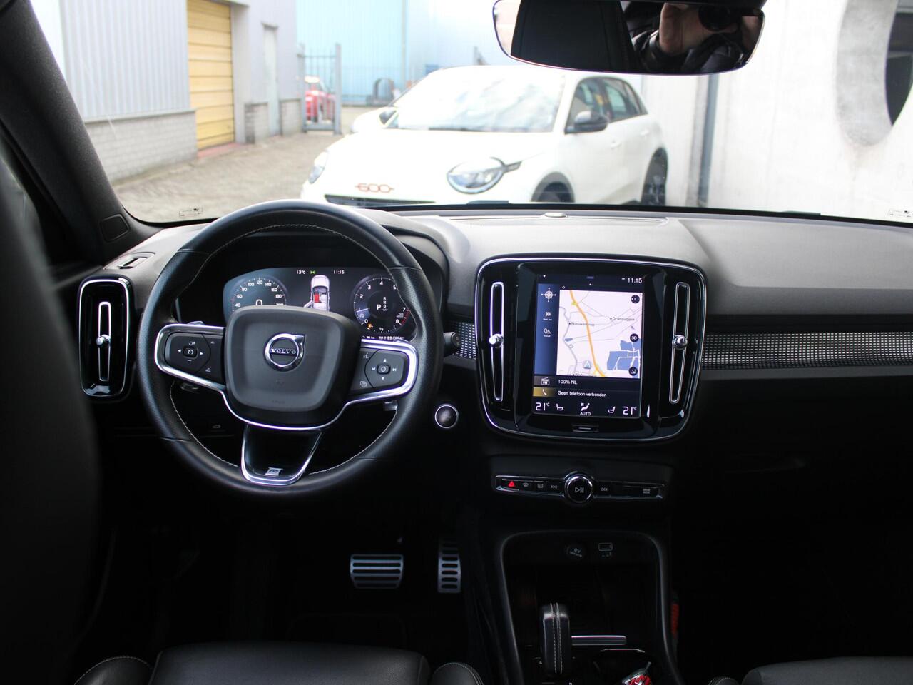 Volvo XC40 2.0 T5 AWD R-Design Intro Edition | ELEKTRISCH SCHUIFDAK | LEDEREN BEKLEDING | 2100 KG TREKGEWICHT |