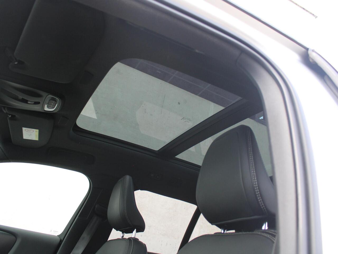 Volvo XC40 2.0 T5 AWD R-Design Intro Edition | ELEKTRISCH SCHUIFDAK | LEDEREN BEKLEDING | 2100 KG TREKGEWICHT |