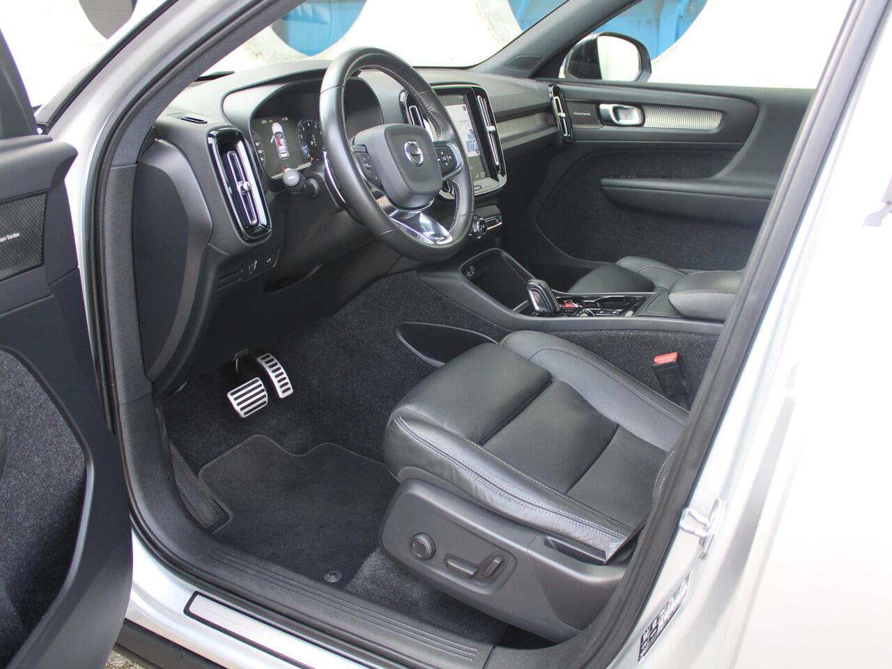 Volvo XC40 2.0 T5 AWD R-Design Intro Edition | ELEKTRISCH SCHUIFDAK | LEDEREN BEKLEDING | 2100 KG TREKGEWICHT |