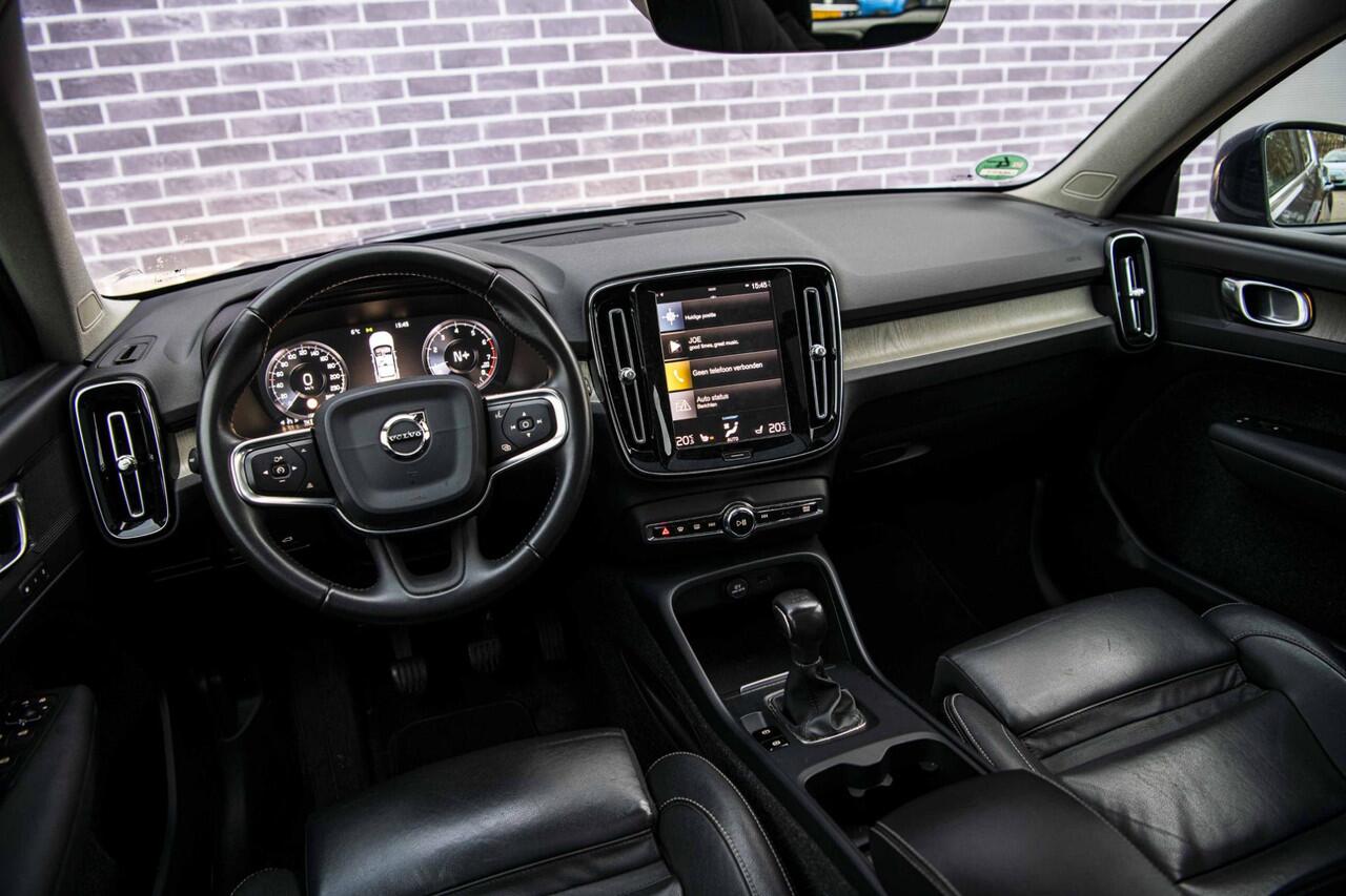 Volvo XC40 1.5 T3 Inscription | Trekhaak | Panoramisch Schuif-/kanteldak | Memory | Camera | Parkeersensoren | Leer | Stoelverwarming |