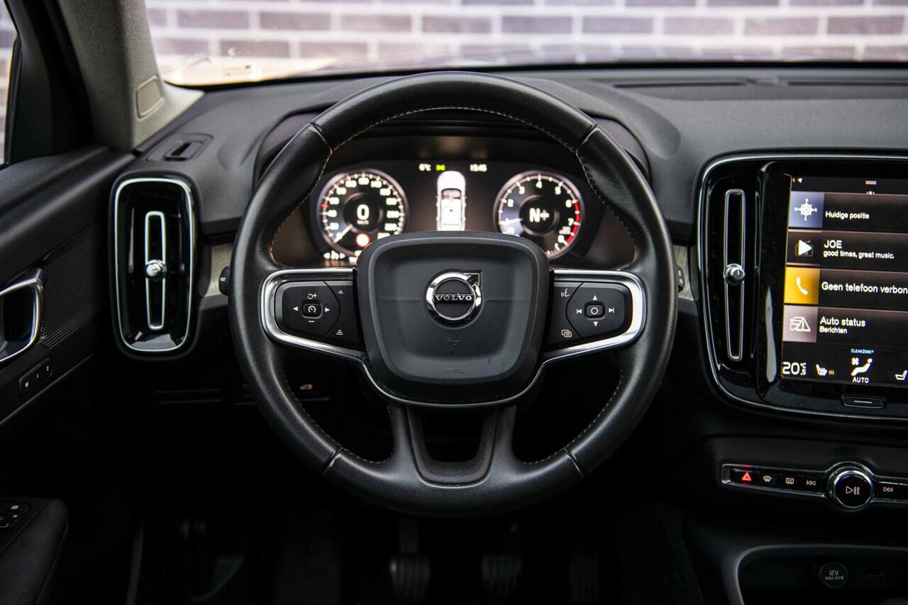 Volvo XC40 1.5 T3 Inscription | Trekhaak | Panoramisch Schuif-/kanteldak | Memory | Camera | Parkeersensoren | Leer | Stoelverwarming |