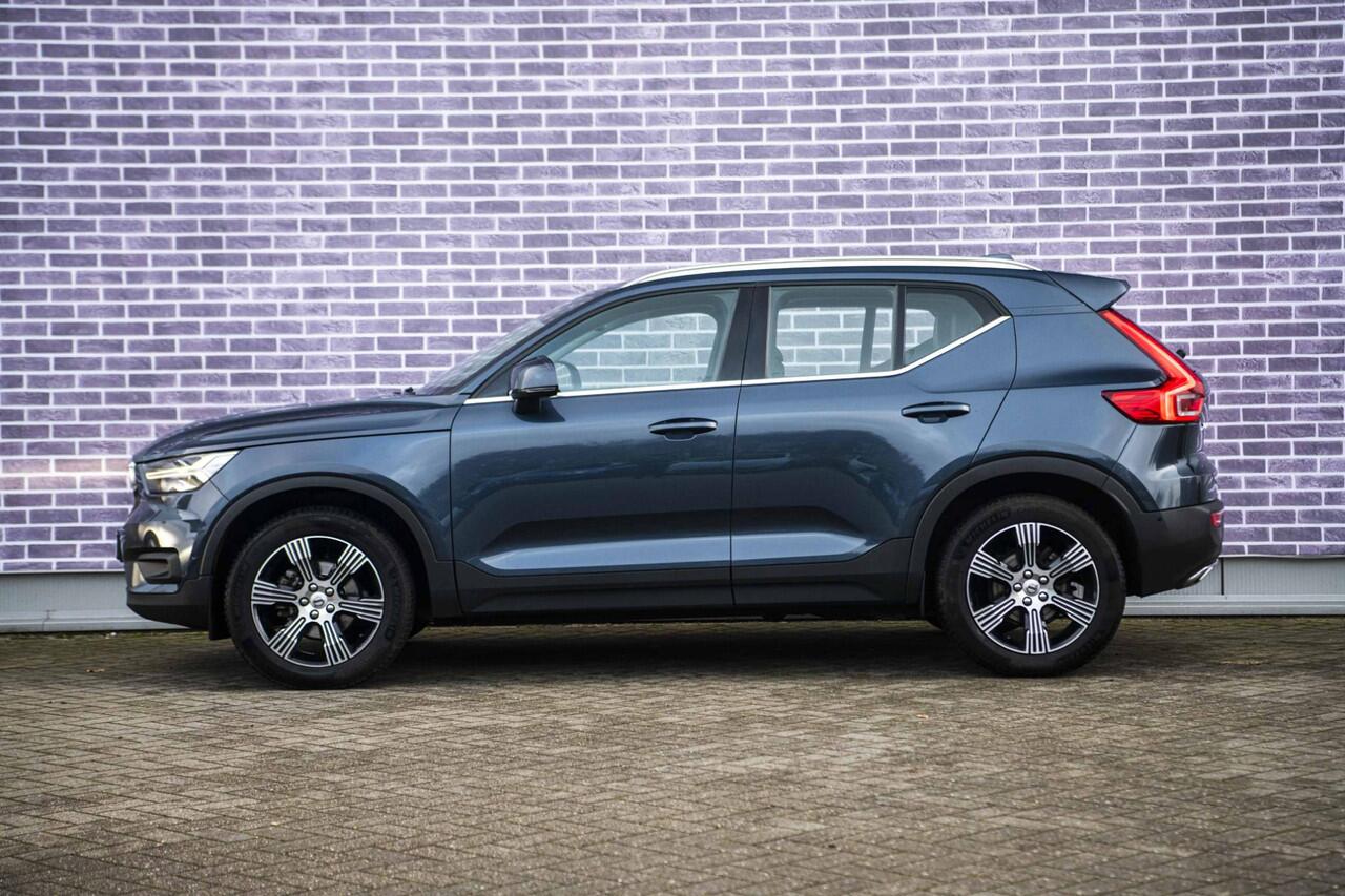 Volvo XC40 1.5 T3 Inscription | Trekhaak | Panoramisch Schuif-/kanteldak | Memory | Camera | Parkeersensoren | Leer | Stoelverwarming |
