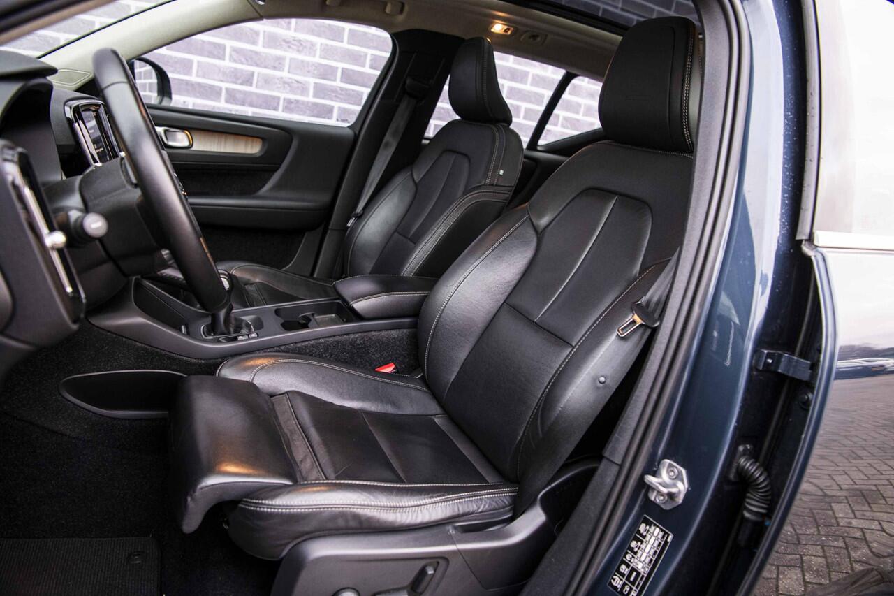 Volvo XC40 1.5 T3 Inscription | Trekhaak | Panoramisch Schuif-/kanteldak | Memory | Camera | Parkeersensoren | Leer | Stoelverwarming |