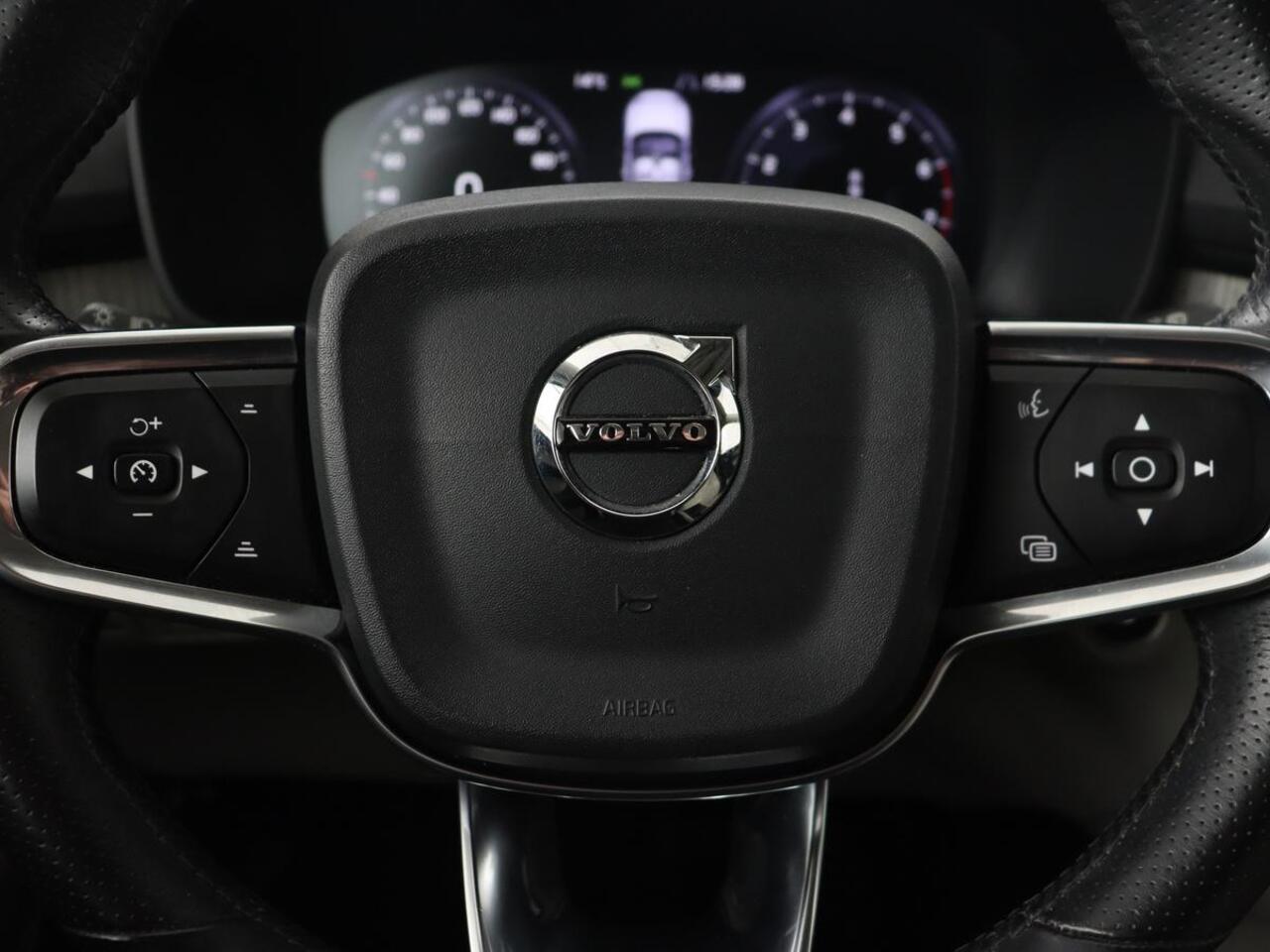 Volvo XC40 2.0 T4 Inscription | Panoramadak | Leder | Adaptive cruise | Trekhaak | Stoelverwarming | 360 Camera | Keyless | Navigatie | Full LED