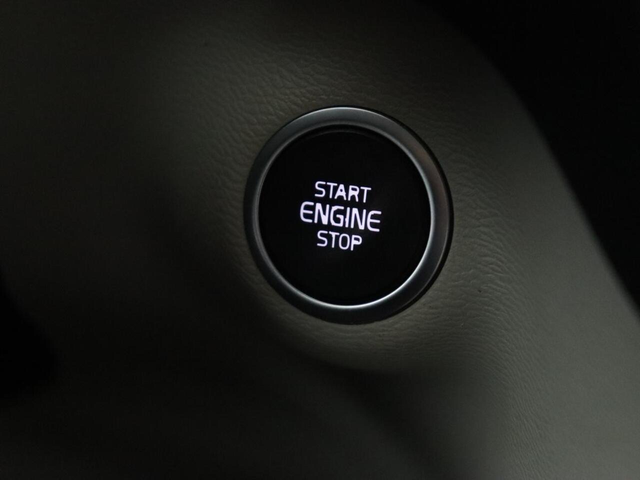 Volvo XC40 2.0 T4 Inscription | Panoramadak | Leder | Adaptive cruise | Trekhaak | Stoelverwarming | 360 Camera | Keyless | Navigatie | Full LED