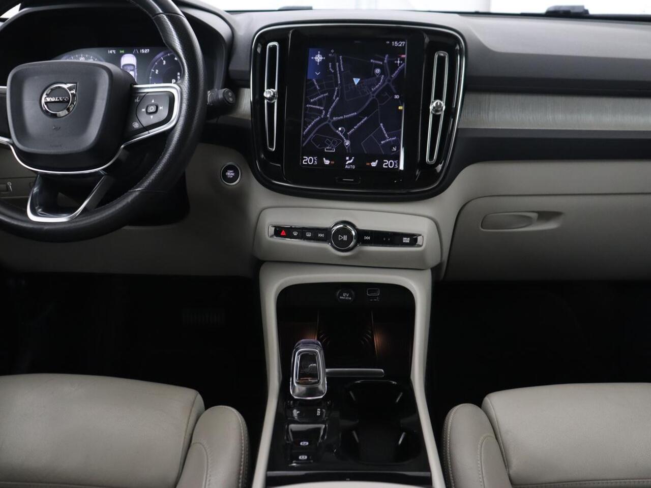 Volvo XC40 2.0 T4 Inscription | Panoramadak | Leder | Adaptive cruise | Trekhaak | Stoelverwarming | 360 Camera | Keyless | Navigatie | Full LED