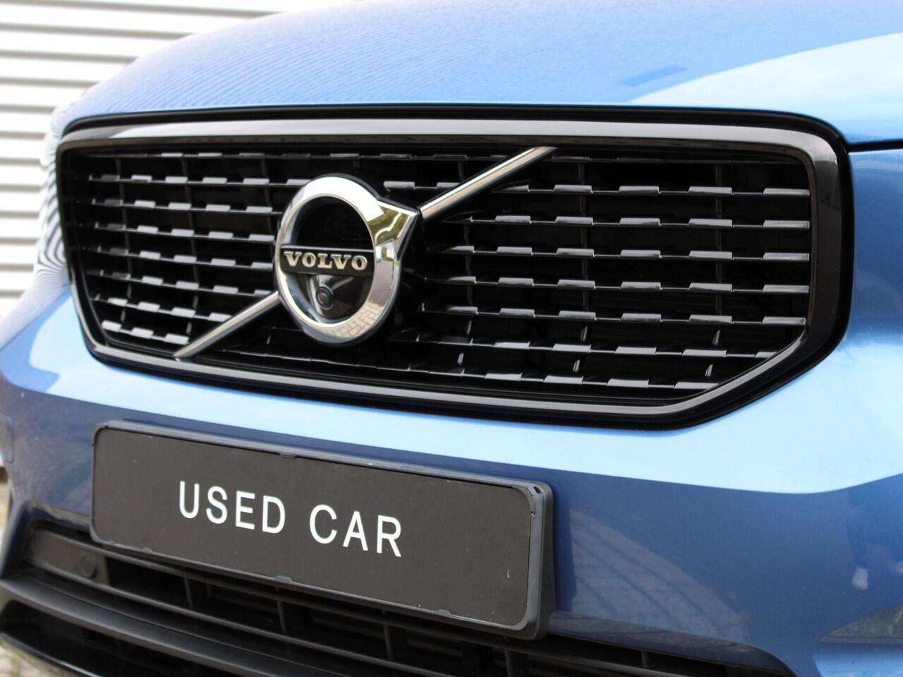 Volvo XC40 2.0 T4 R-Design Automaat / Trekhaak / 360* camera / Verwarmd voorruit / DAB radio