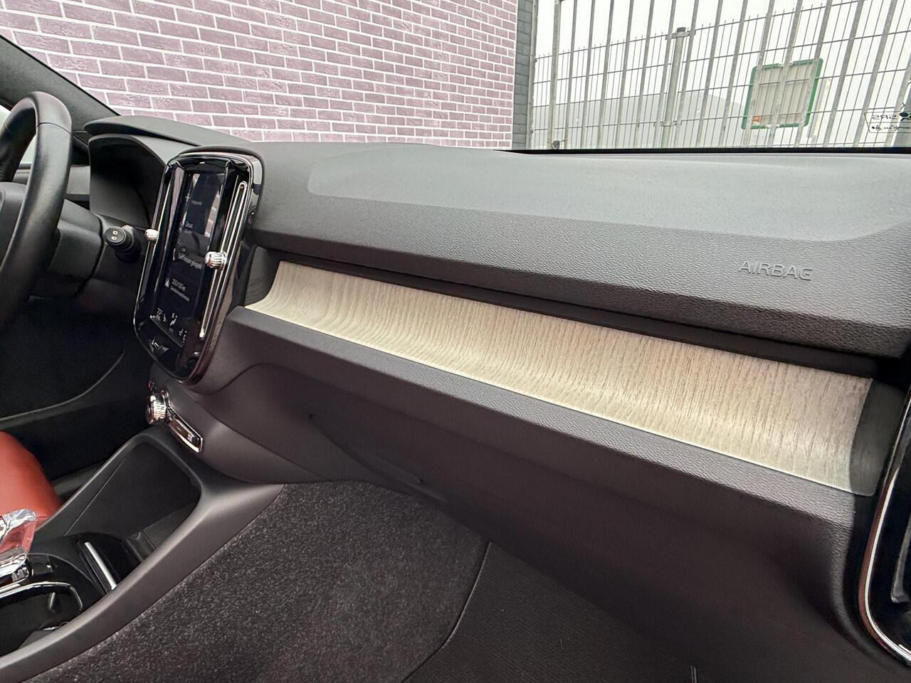 Volvo XC40 2.0 T4 Inscription | Trekhaak | Memory stoel | Schuif/kantel Panoramadak | Camera | Leder | Apple carplay/android auto | Harman/Kardon |