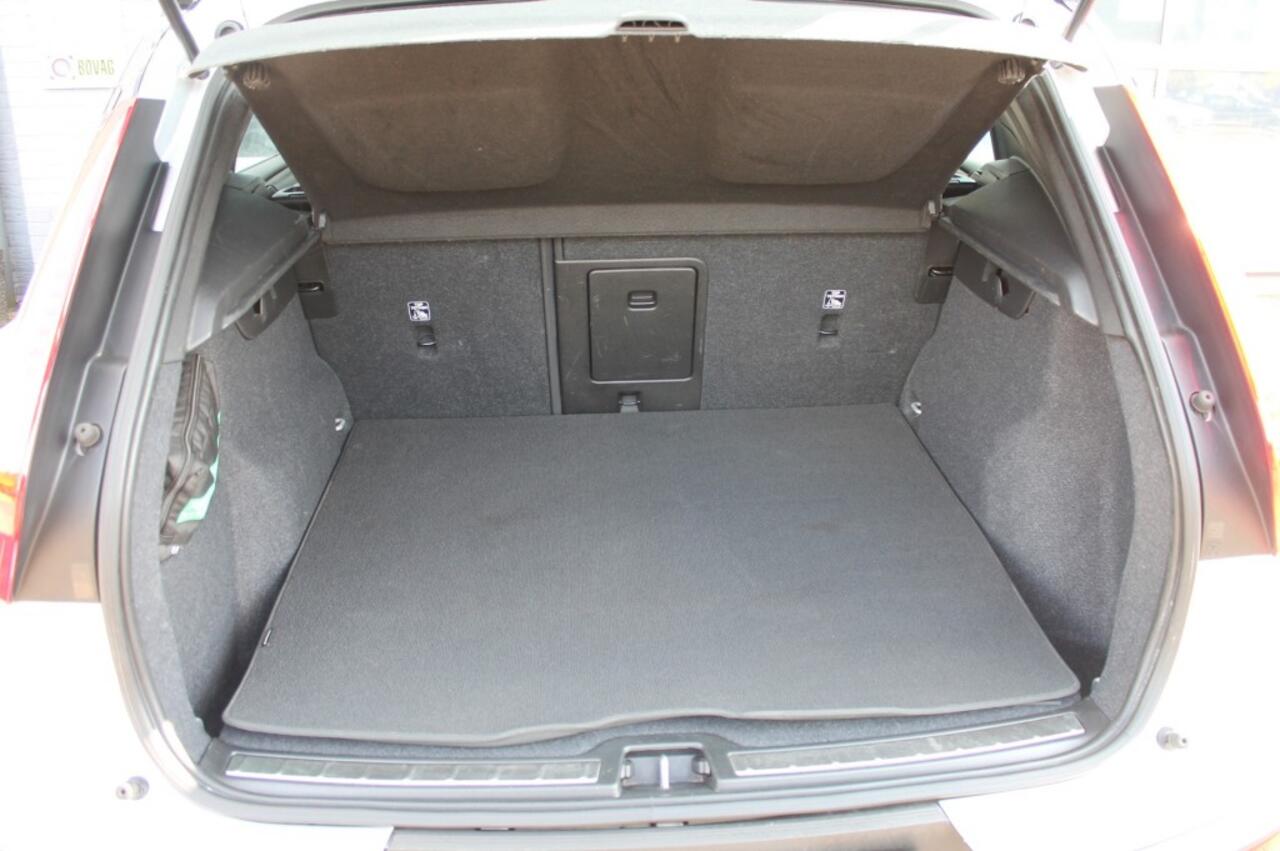 Volvo XC40 2.0 T4 AWD R-DESIGN Trekhaak afneembaar / stoel v en a incl stuurvw.