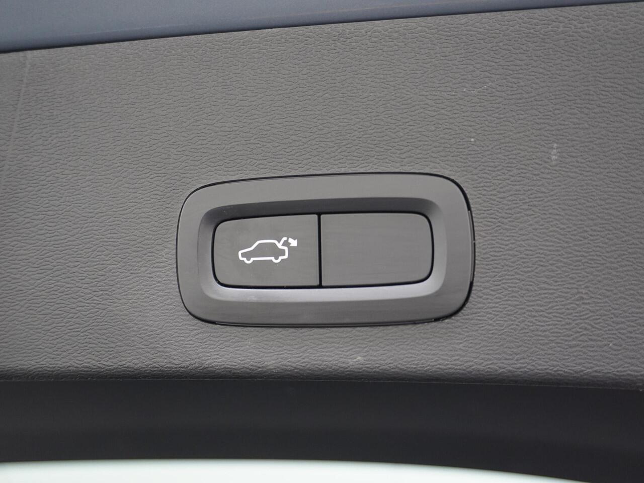 Volvo XC40 1.5 T3 Momentum Trekhaak/Carplay/Stoelverwarming etc.