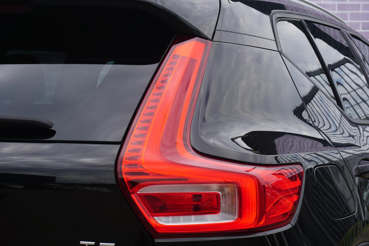 Volvo XC40 1.5 T3 Momentum Pro | Panorama-schuifdak | Camera | Harman & Kardon | LED Koplampen | Zwarte Hemel |