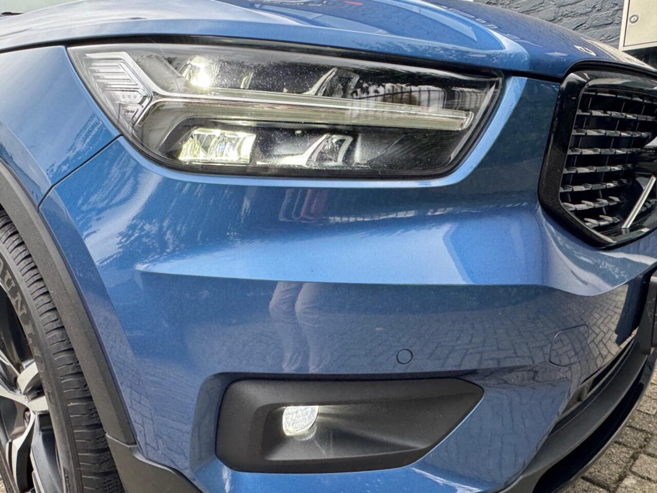 Volvo XC40 1.5 T3 R-Design + D-glas + Harman Kardon Sound + 18 Inch Lmv