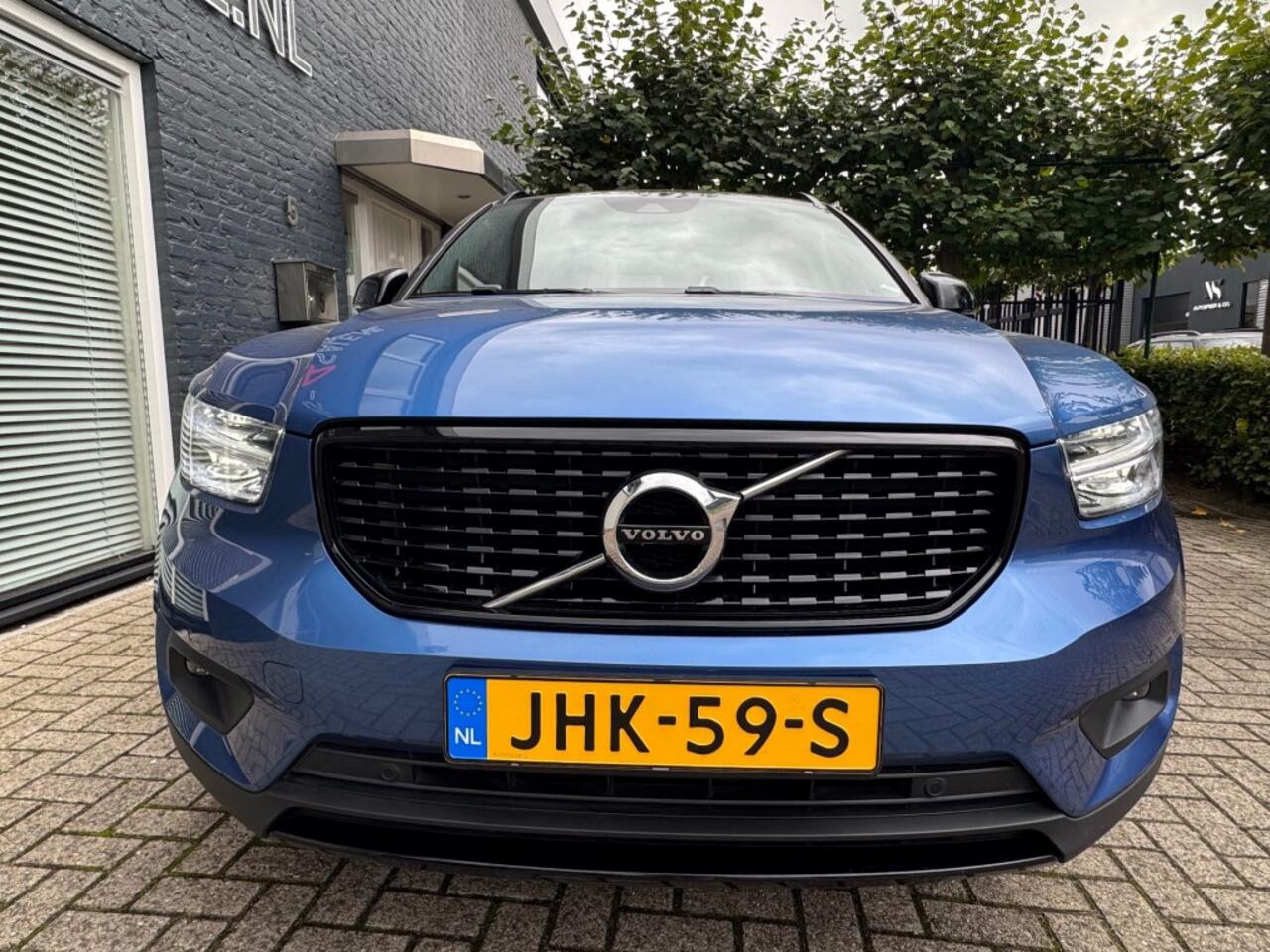 Volvo XC40 1.5 T3 R-Design + D-glas + Harman Kardon Sound + 18 Inch Lmv