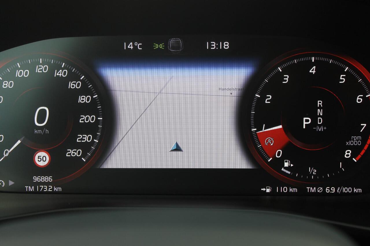 Volvo XC40 T3 163PK automaat Momentum Pro / Climate Control/ Cruise control/ elektrische achterklep/ Bluetooth/ Apple carplay/ Drive mode/ Parkeersensoren met camera/ Navigatie