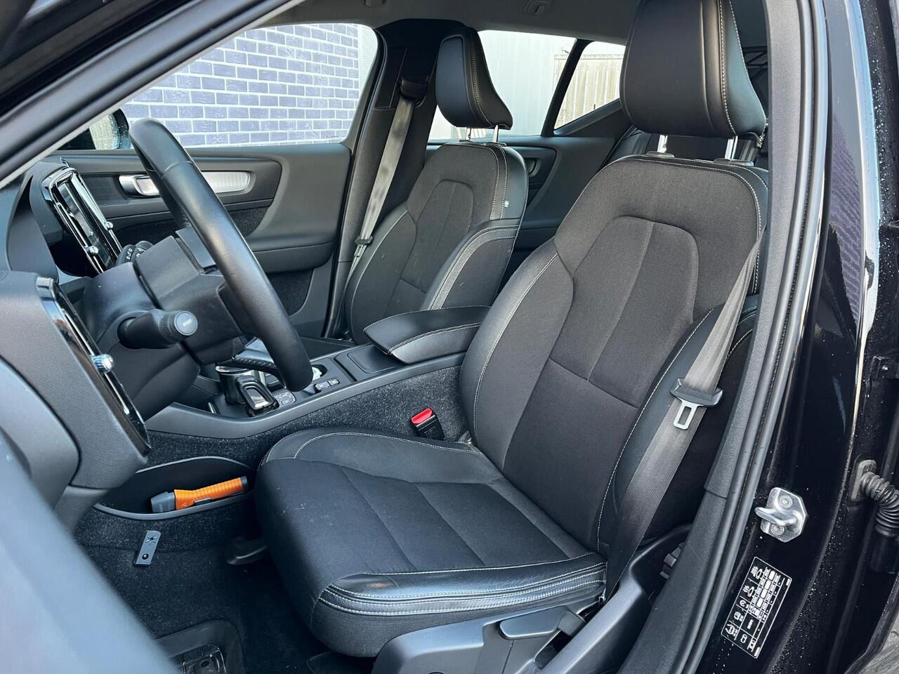 Volvo XC40 1.5 T3 Momentum Pro | All Season Banden | Cruise Control | Elektrische achterklep | Trekhaak | On Call | Dealer Onderhouden |