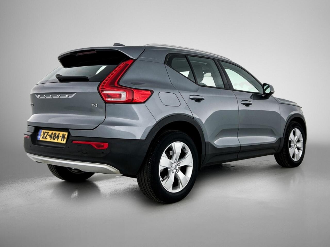 Volvo XC40 T4 Momentum | Stoelverwarming | Camera | Cruise Control |