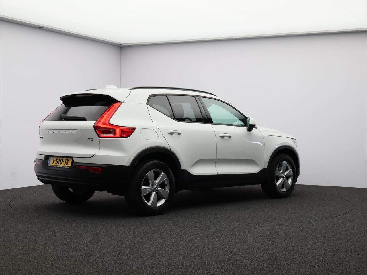 Volvo XC40 T3 Automaat / Trekhaak / Park assist v+a+camera / Stoel+voorruitverwarming