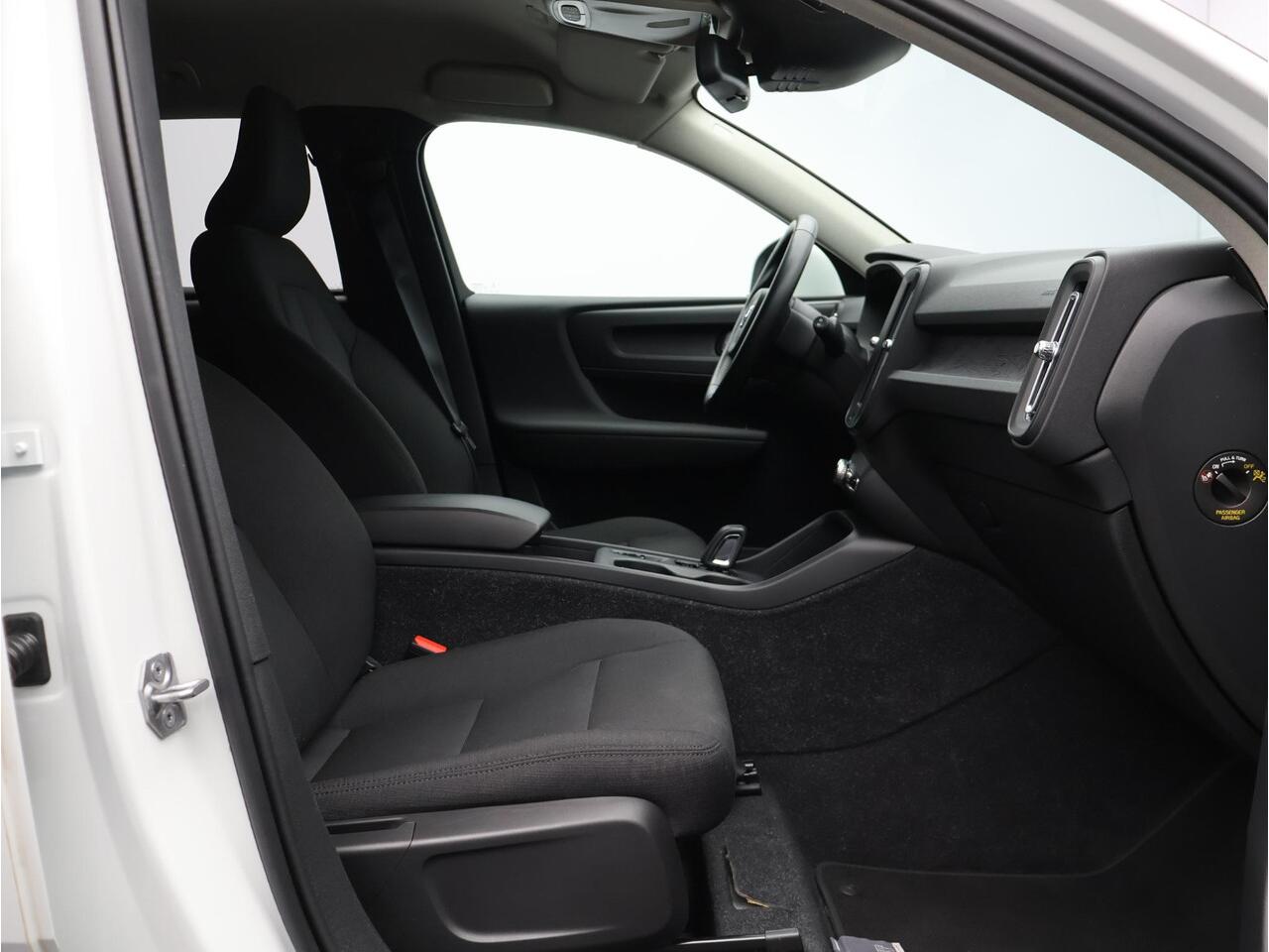 Volvo XC40 T3 Automaat / Trekhaak / Park assist v+a+camera / Stoel+voorruitverwarming