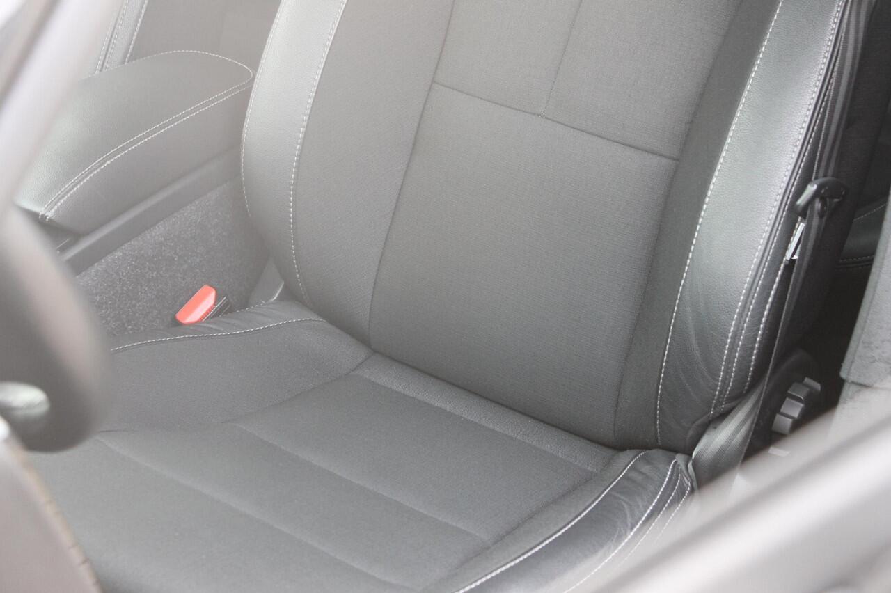 Volvo XC40 T3 163PK automaat Momentum Pro / Climate Control/ Cruise control/ elektrische achterklep/ Bluetooth/ Apple carplay/ Drive mode/ Parkeersensoren met camera/ Navigatie