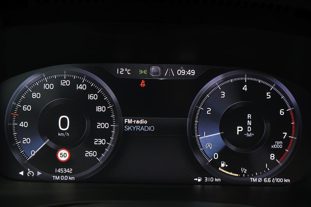 Volvo XC40 T3 Momentum Pro - Sensus Navi - Cruise Control - LED-koplampen - Climate Control - Parkeersensoren achter - Trekhaak semi elektrisch inklapbaar