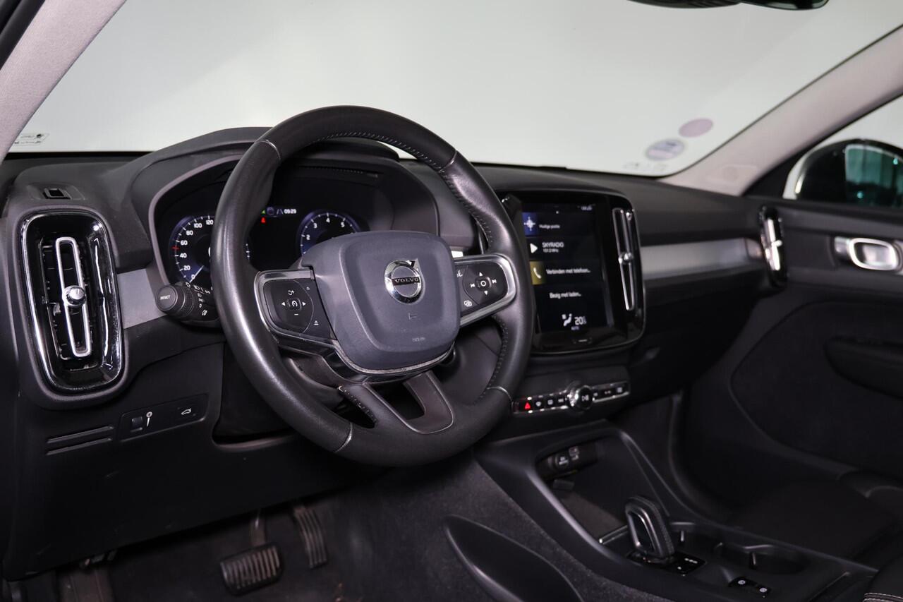 Volvo XC40 T3 Momentum Pro - Sensus Navi - Cruise Control - LED-koplampen - Climate Control - Parkeersensoren achter - Trekhaak semi elektrisch inklapbaar