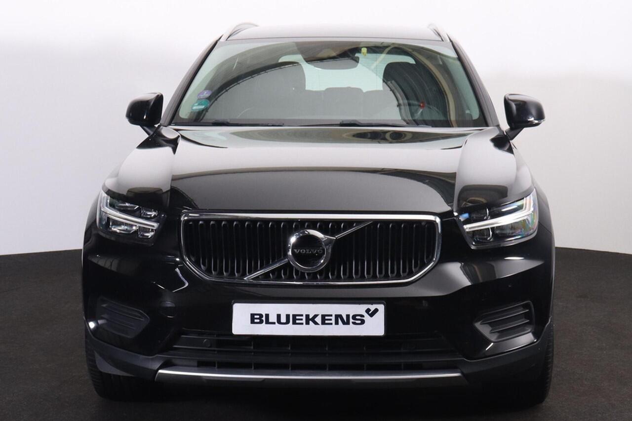 Volvo XC40 T3 Momentum Pro - Sensus Navi - Cruise Control - LED-koplampen - Climate Control - Parkeersensoren achter - Trekhaak semi elektrisch inklapbaar