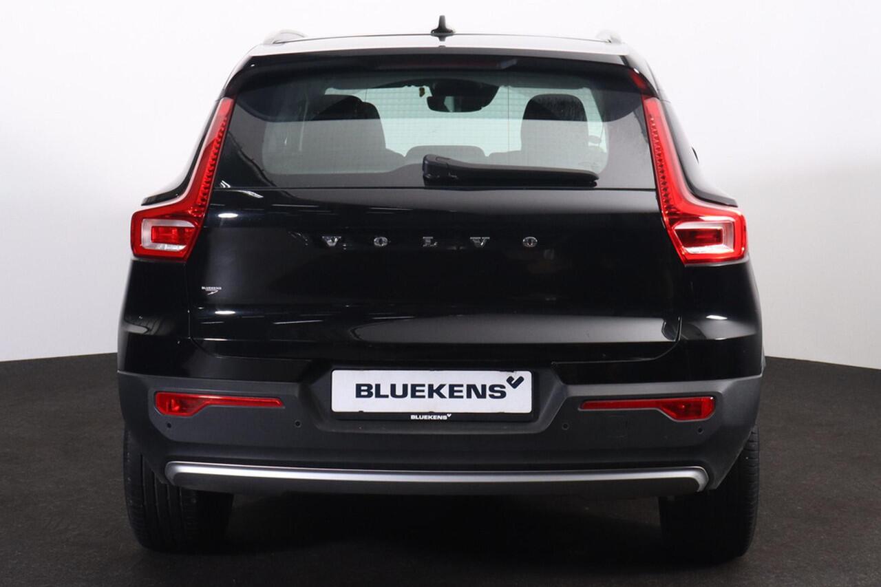 Volvo XC40 T3 Momentum Pro - Sensus Navi - Cruise Control - LED-koplampen - Climate Control - Parkeersensoren achter - Trekhaak semi elektrisch inklapbaar