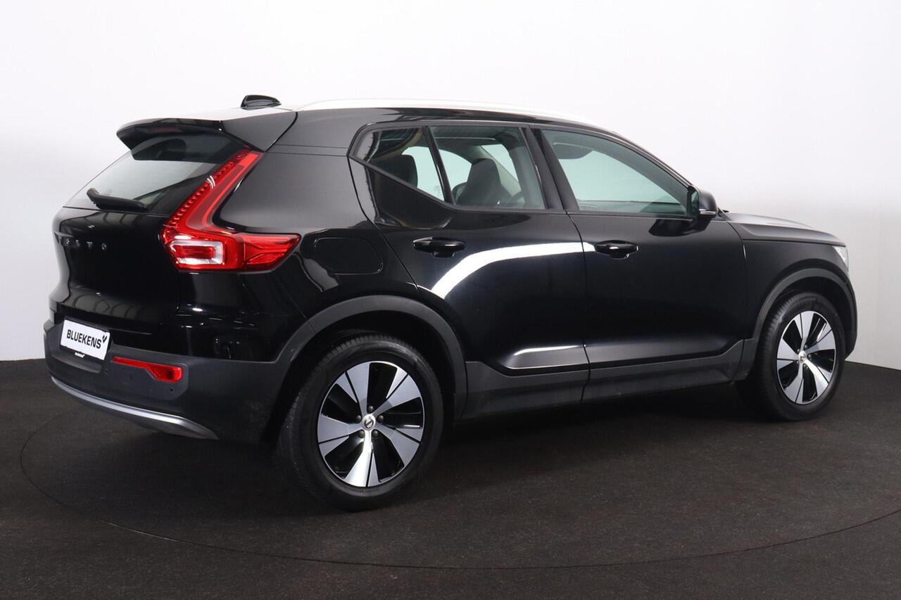 Volvo XC40 T3 Momentum Pro - Sensus Navi - Cruise Control - LED-koplampen - Climate Control - Parkeersensoren achter - Trekhaak semi elektrisch inklapbaar