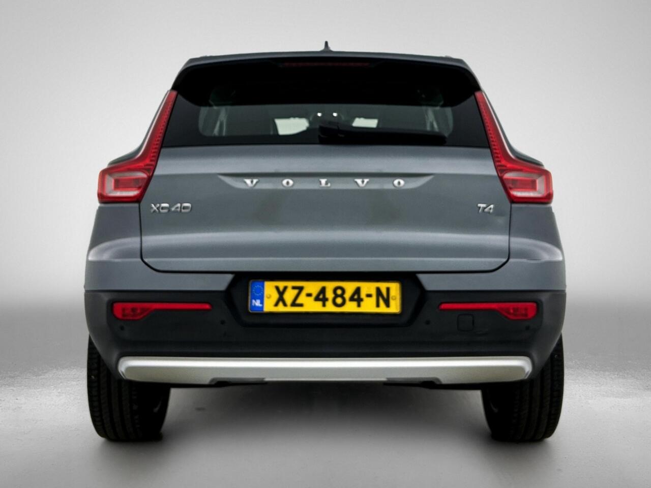 Volvo XC40 T4 Momentum | Stoelverwarming | Camera | Cruise Control |
