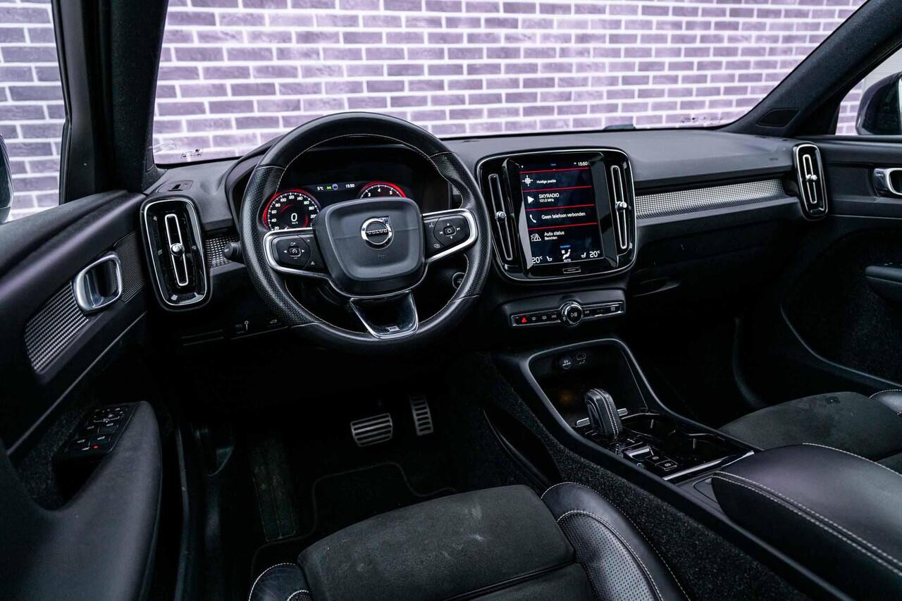 Volvo XC40 2.0 T4 R-Design | Trekhaak | Panoramadak | Adaptieve cruise control | Parkeercamera | Stoelverwarming |