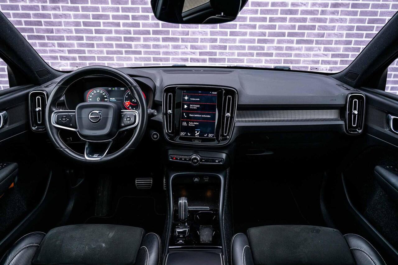Volvo XC40 2.0 T4 R-Design | Trekhaak | Panoramadak | Adaptieve cruise control | Parkeercamera | Stoelverwarming |