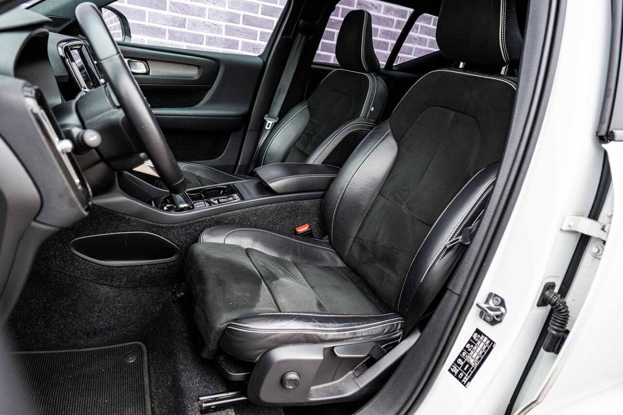 Volvo XC40 2.0 T4 R-Design | Trekhaak | Panoramadak | Adaptieve cruise control | Parkeercamera | Stoelverwarming |